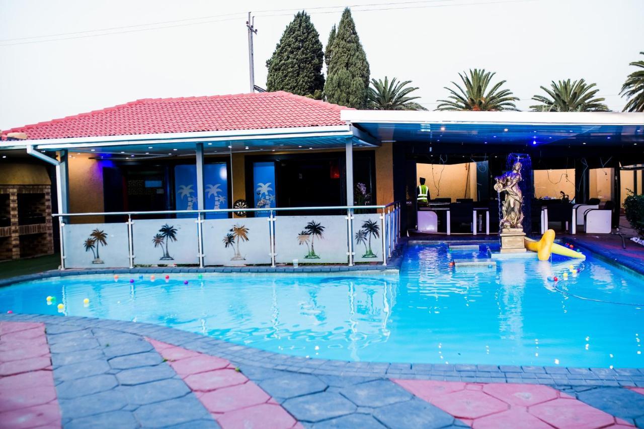 National Lodge بينوني المظهر الخارجي الصورة