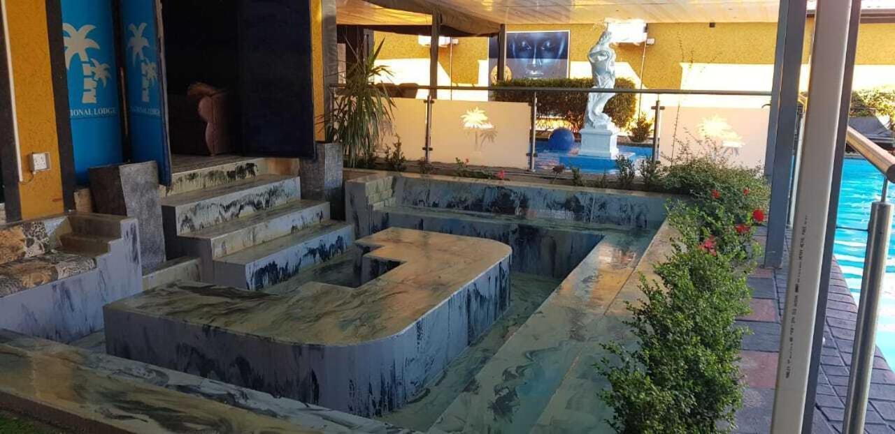 National Lodge بينوني المظهر الخارجي الصورة
