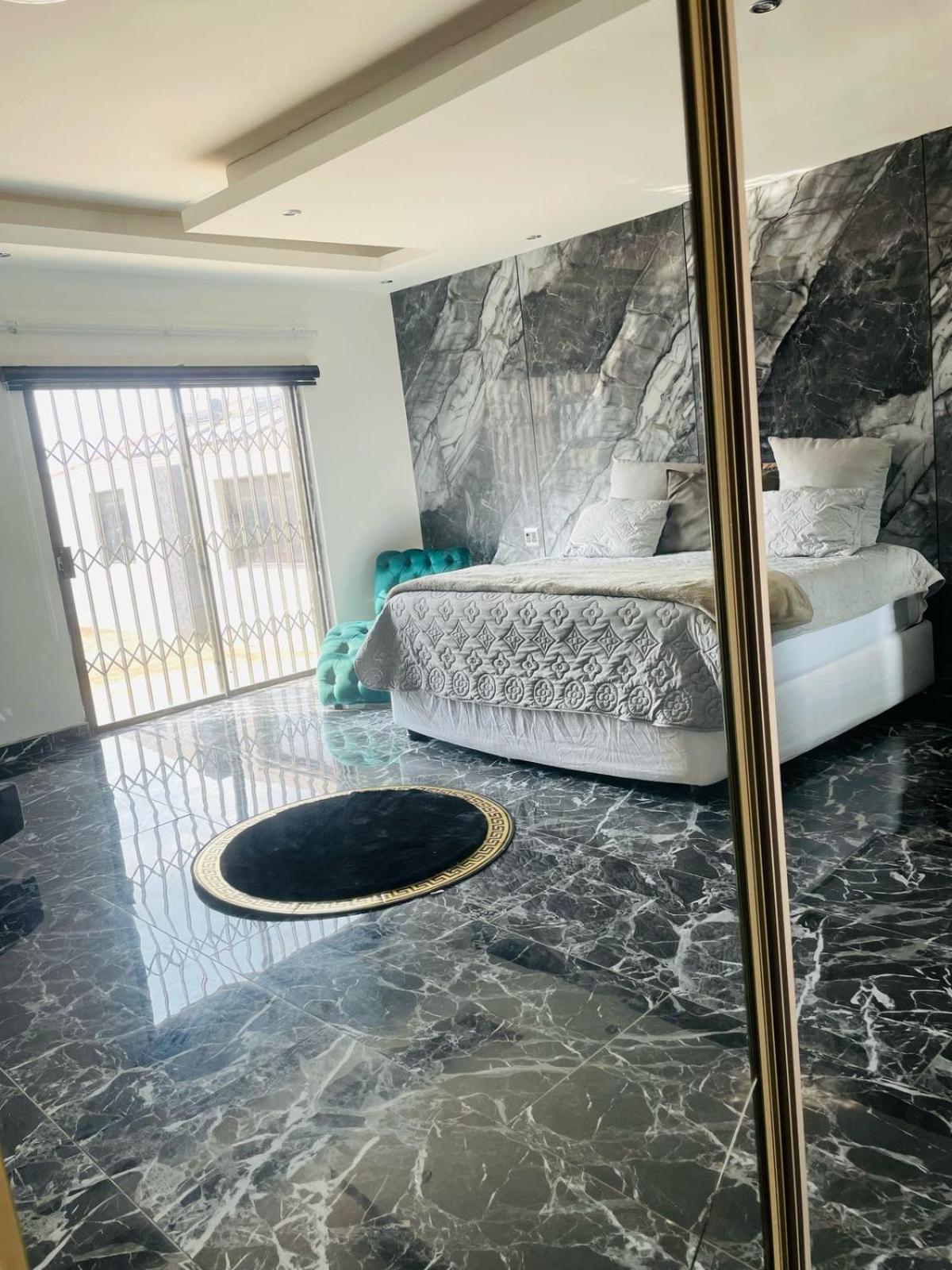 National Lodge بينوني المظهر الخارجي الصورة